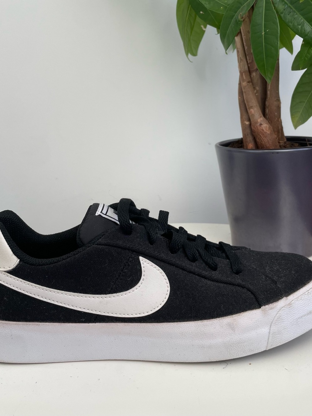 Women Size 9.5 Nike Court Royale AC
Black Shoes